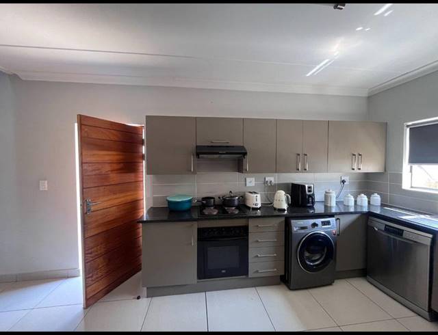 3 BEDROOM HOUSE FOR SALE IN THATCHFIELD